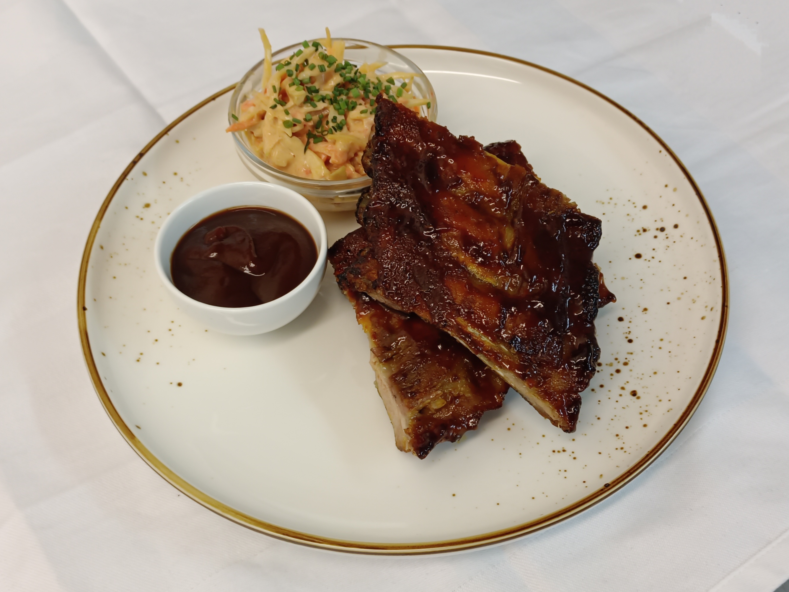 Spare Ribs Kulinarik im Rauch und Rebe: Spare Ribs nach Art des Hauses