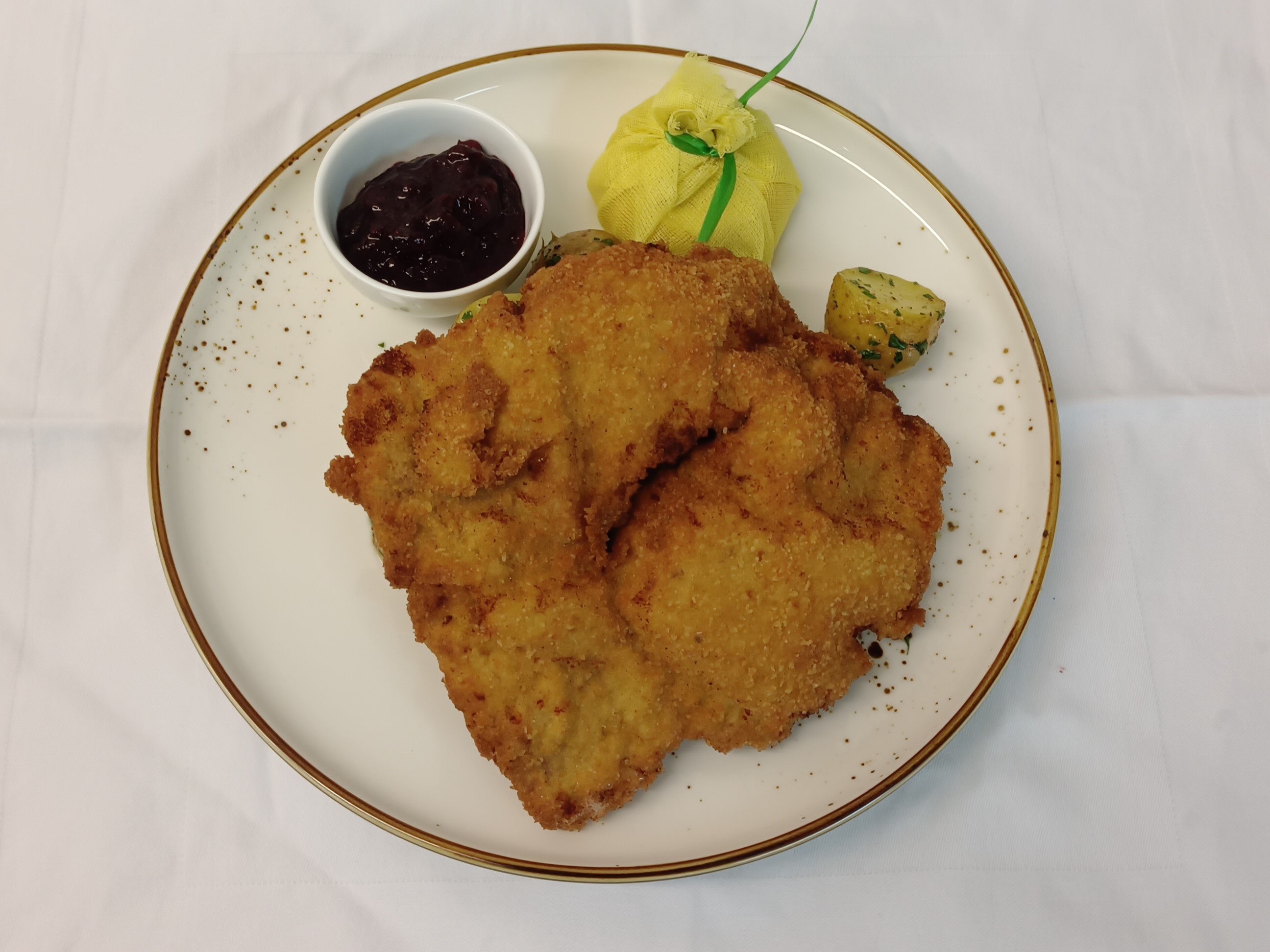 Wiener Schnitzel vom Milchkalb Kulinarik im Rauch und Rebe: Wiener Schnitzel vom Milchkalb